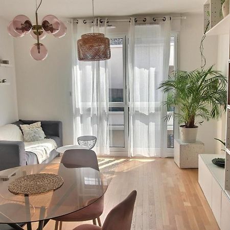 Ferienwohnung Le Toit Du Montvalerien Suresnes Exterior foto