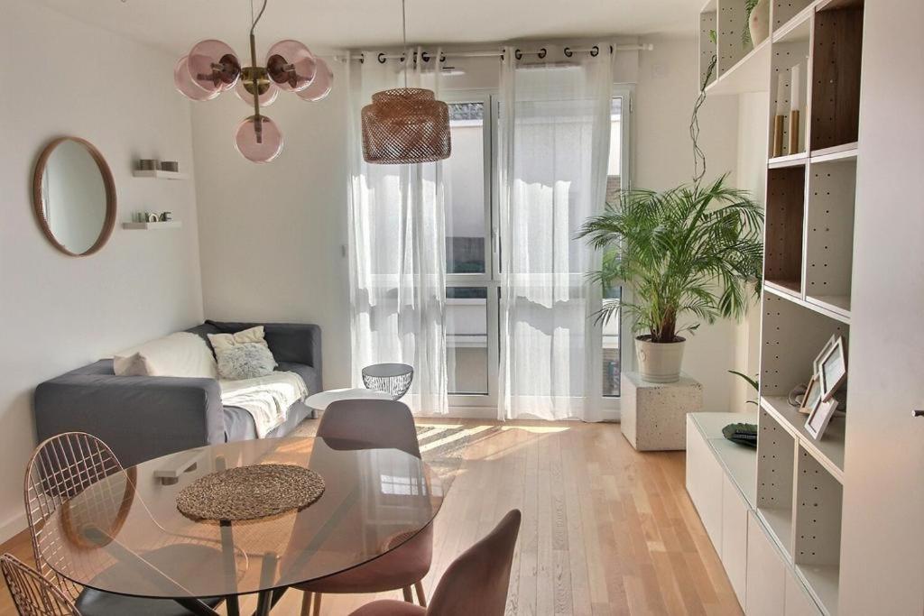 Ferienwohnung Le Toit Du Montvalerien Suresnes Exterior foto