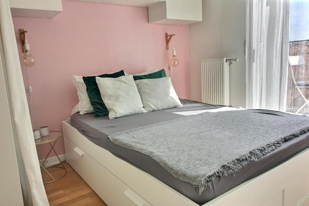Ferienwohnung Le Toit Du Montvalerien Suresnes Exterior foto