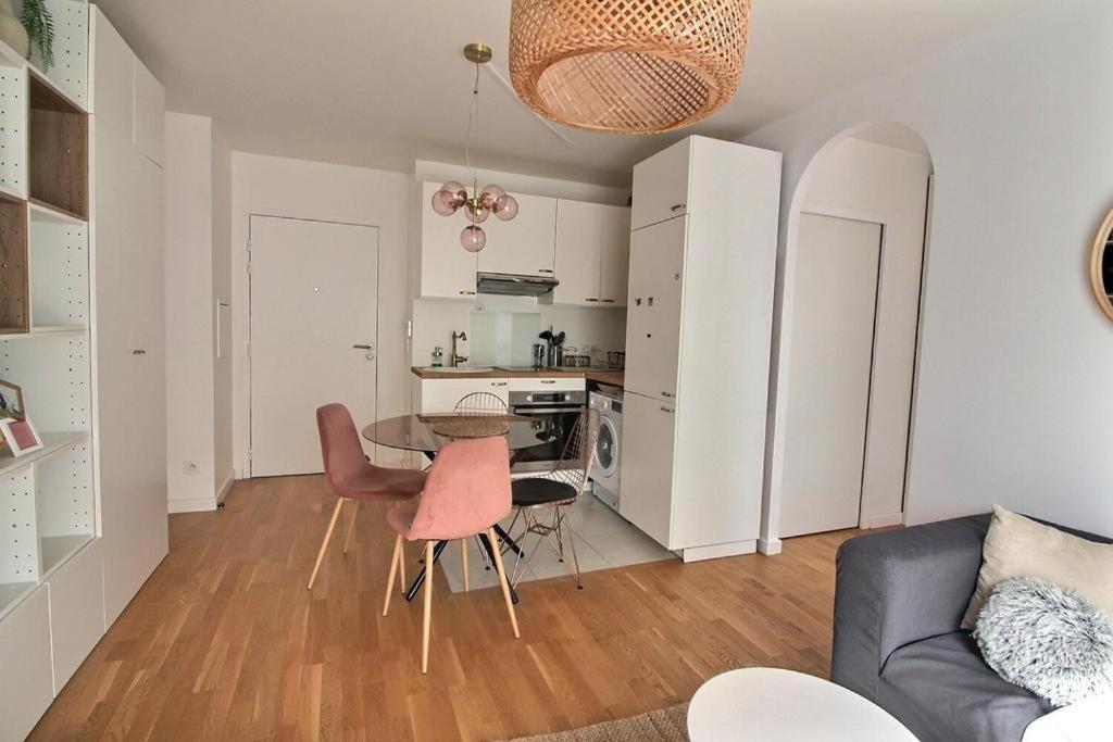 Ferienwohnung Le Toit Du Montvalerien Suresnes Exterior foto