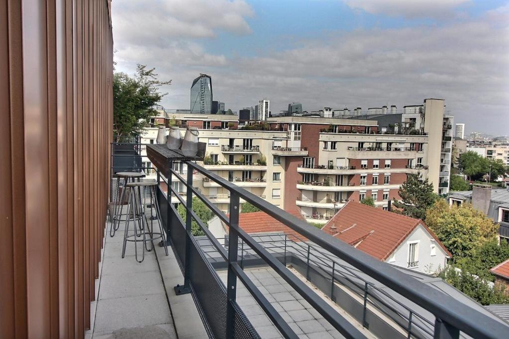 Ferienwohnung Le Toit Du Montvalerien Suresnes Exterior foto