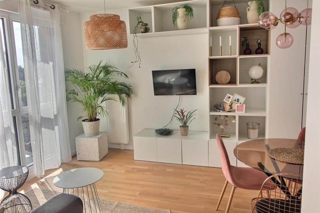 Ferienwohnung Le Toit Du Montvalerien Suresnes Exterior foto