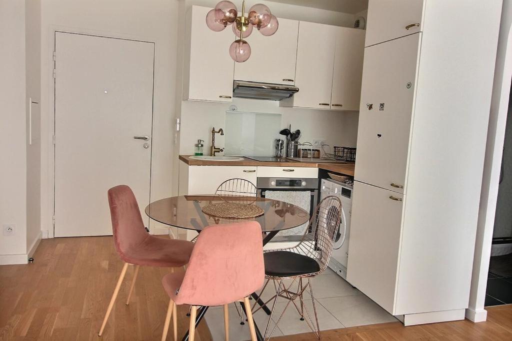 Ferienwohnung Le Toit Du Montvalerien Suresnes Exterior foto