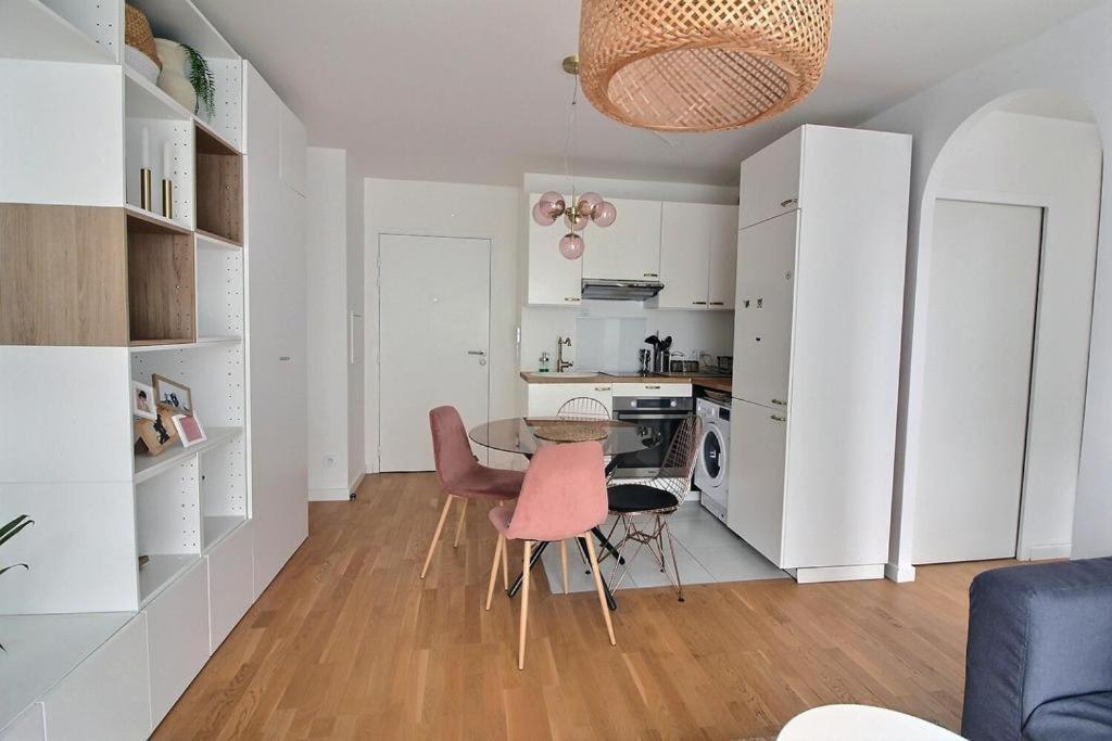 Ferienwohnung Le Toit Du Montvalerien Suresnes Exterior foto